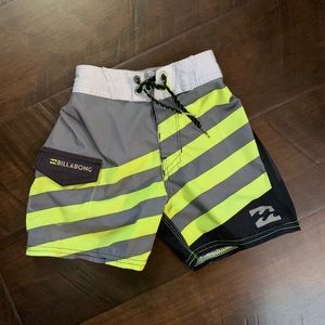 Kids Billabong boardshorts 2T